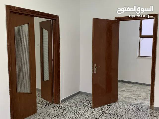 170 m2 4 Bedrooms Apartments for Rent in Tripoli Al Dahra