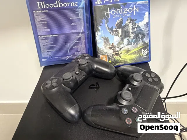 جهاز PS4 للبيع – بحالة ممتازة + ذراعين تحكم ولعبتين