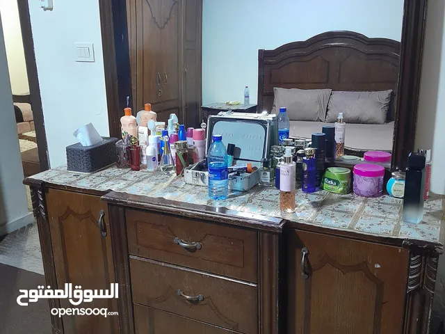 غرفة نوم كامله مع فرشتها خشب زان