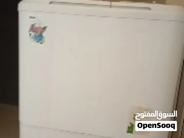 غسالة ملابس شبه جديدة و في حالة جيدة
