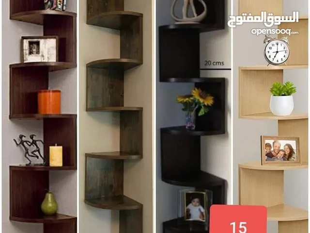 رفوف خشب شاشه ومطبخ وحمام وديكور حائط وستاند مكياج وجلاتين وغيره