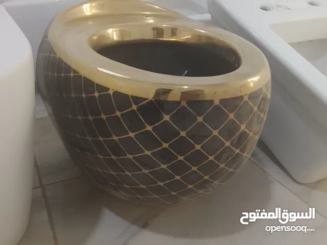 مرحاض صيني معلق، بدون اكسسوارات