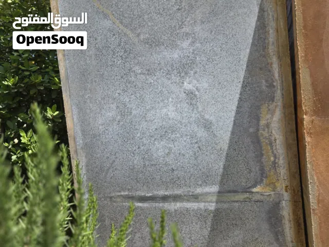 خزانات حديد مستعملة للبيع. عدد 2 سعة 200لتر لكل منهما