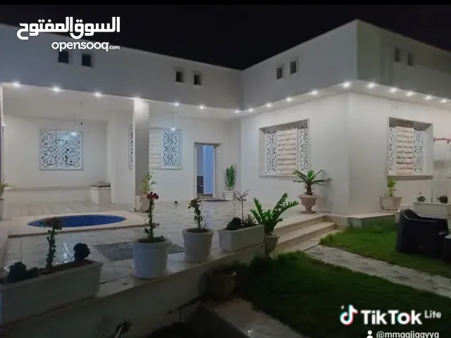 استراحة للايجار يومي مكان القويعه تقع قرب من البحر
