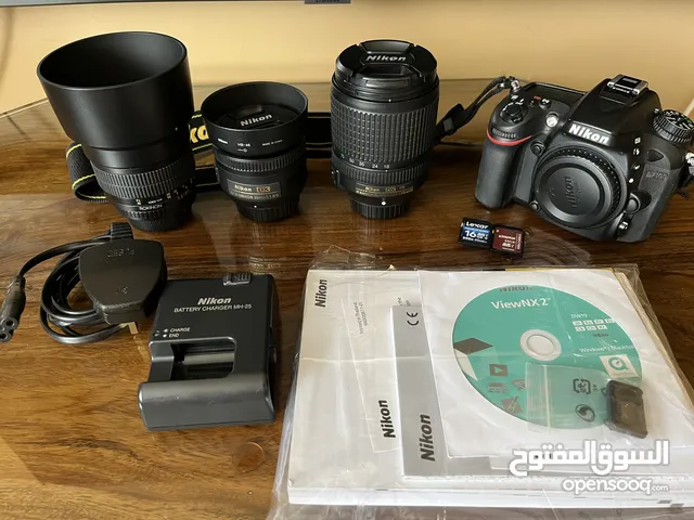 كاميرا احترافية Nikon D7100 مع عدستها 18-140مم مع عدستين: Nikkor 35مم f1.8g و Rokinon 85مم f1.4