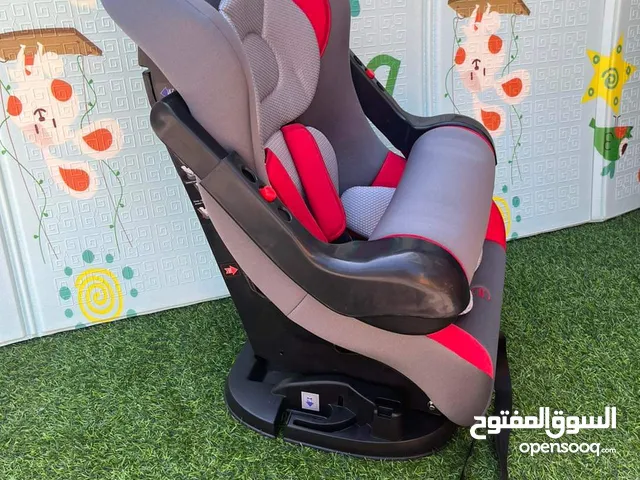 كرسي سياره للاطفال من عمر اشهر لغايه 4 سنوات مع حزامات امان وحاجز يمكن فكه