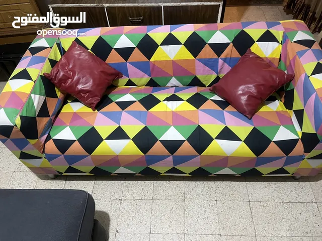 كورنر آيكيا مع كنبه ملونه من آيكيا بحاله ممتازه