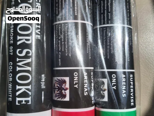 ألوان علم سلطنة عمان ( أبيض ، أحمر ، أخضر )