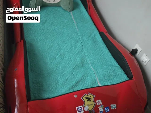 I have red colour carbed for children.irs come with lights and remote