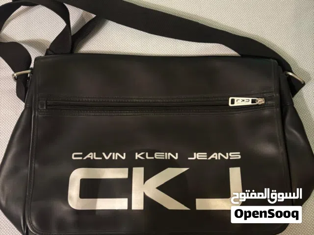 شنطة لابتوب ماركة Calvin Klein  بحالة ممتازة  السعر  15 دينار