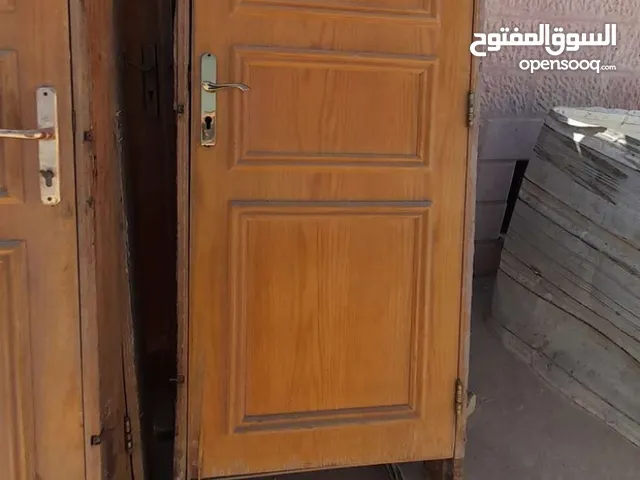 ابواب خشب صلد مع الحلق للبيع