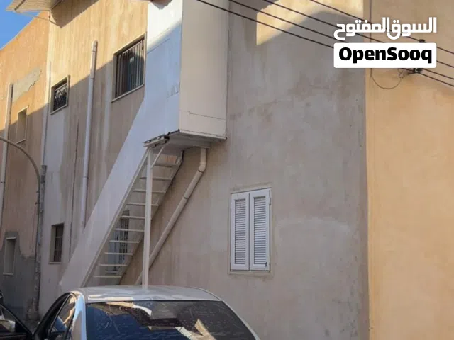منزل دورين واجهتين للبيع بمنطقة سوق الجمعه شارع العروبه