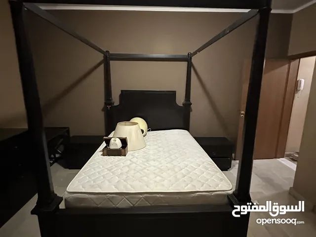 غرفة نوم زوجية 5 قطع مستعمله للبيع