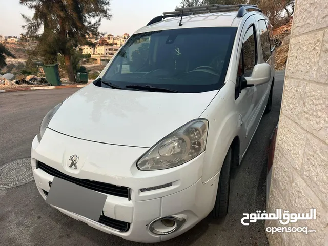 بيجو بارتنر تي بي 2015 مركبه بحاله الوكاله تم عمل صيانه ميكانيك كامله للمركبه قبل شهر وزيوت وفلاتر