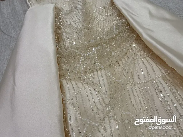 فستان جديد للبيع