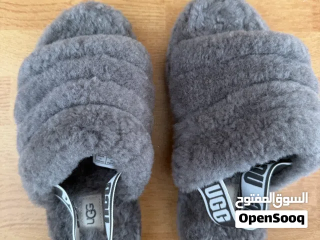 جزمة/شبشب أطفال فرو – مقاس 35 – بحالة ممتازة