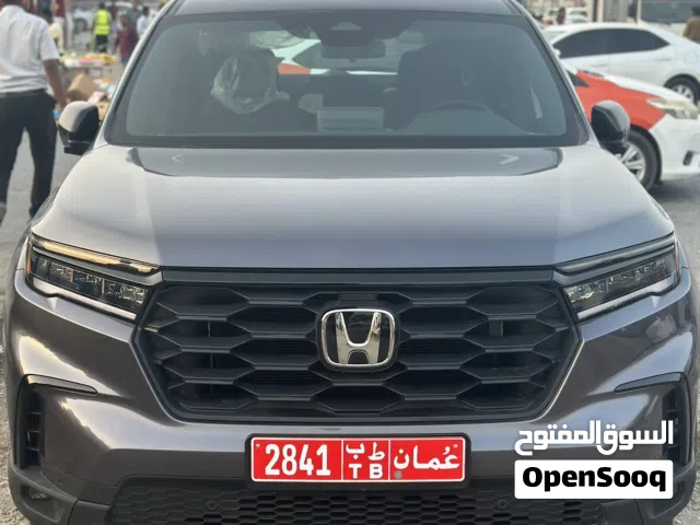 SUV Honda in Muscat