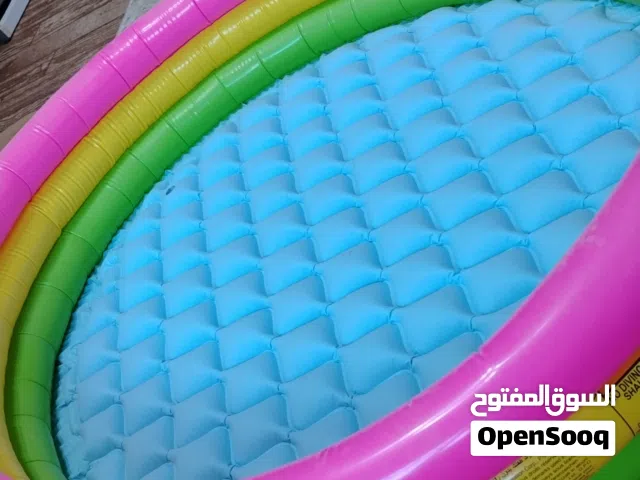 بركة سباحة أطفال بحالة الجديد و طائرة ورقية يدوية و بسكليت أمريكي جنط 16