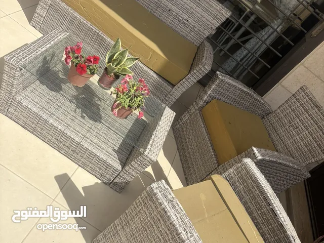 طقم راتان رباعي بحاجة قماش للإسفنج مع طاولة قزاز نفس الصور