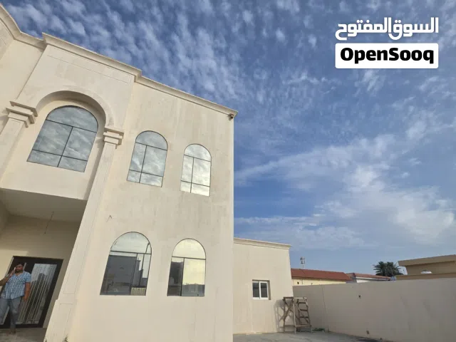 فيلا حديثة للبيع في الشارقة – العذرة  بسعر لقطــــة الموقع: الشارقة – منطقة العذرة
