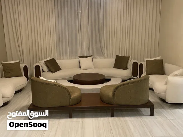 للبيع طقم كنب فاخر بحالة ممتازة