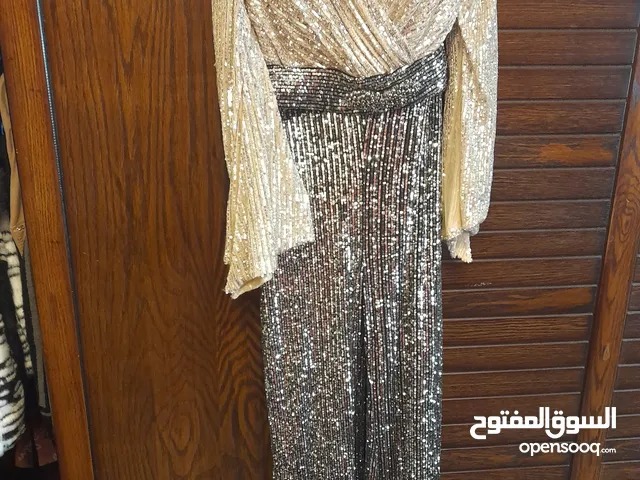 افرهول مستعمل للبيع لبسه واحده فقط شريته ب 90دينار رح ابيعه 40 دينار فقط الرجاء التواصل عبر الواتس