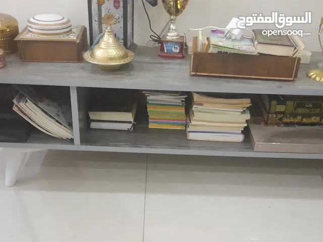 طاولة غرفه جلوس شبه جديده