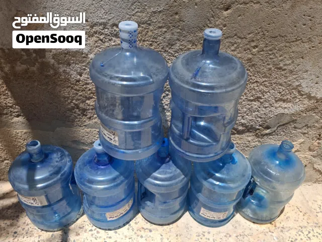 7 قوارير ماء شبه جديد نظاف جدا صنع في الأردن