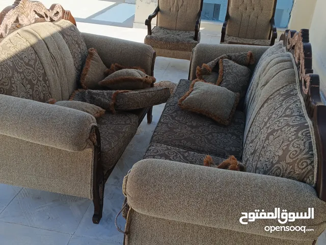 طقم ضيوف بحالة جيدة 7 مقاعد بسعر مغري جدا