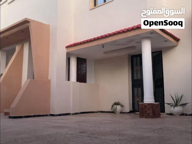 200 m2 3 Bedrooms Townhouse for Sale in Tripoli Tajura