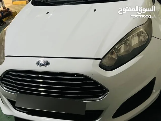 فورد فيسيتا موديل 2015 بحاله جيده جدا