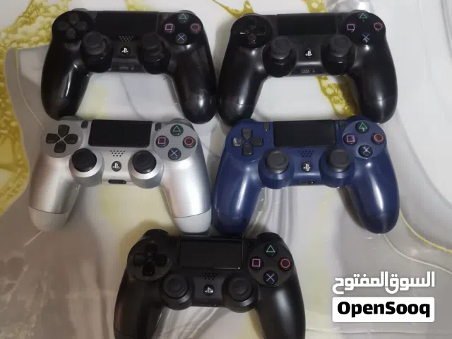 مجموعة ايادي بليستيشن 4 اصليه وكاله بسعر كويس ومناسب  كل الايادي ع الفحص صلاة النبي ولا بحاجة إشي