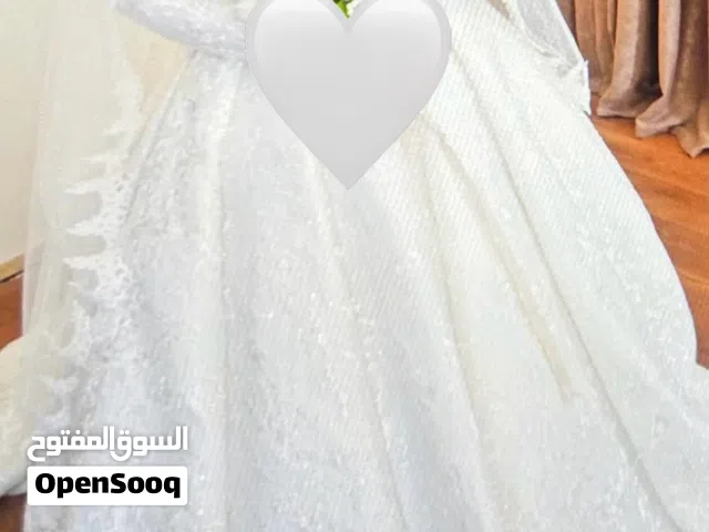 Elegant and delicate wedding dress with wedding veil