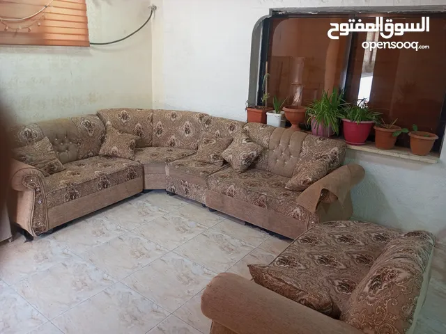بسم الله الرحمان الرحيم كنبايات مستعمل بحالة الجديد السعر 120قابل لتفاوض