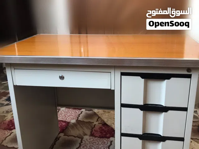 ميز مكتبي للدراسه والعمل
