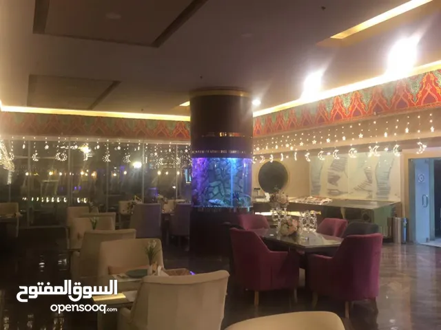 افضل مطعم اسماك وانترناشونال مجهز باحدث الاجهزه العالميه وسط البحر داخل الخليج العربي