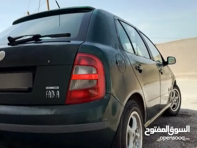 شكودا فابيا موديل 2003 لون اخضر زيتي للبيع بحالة ممتازة....