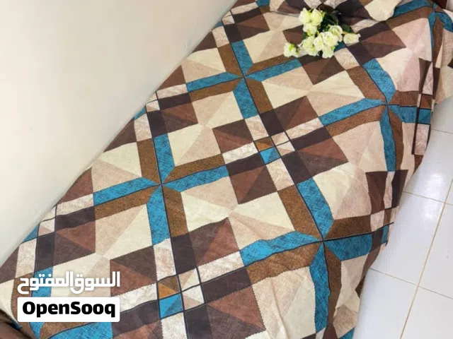 ملايات بولستر.جوز خامه اصليه وجاهزه م عليك إلا تفرشيها ومخدتعا برضو اطلبيها ودلعي غرفتك