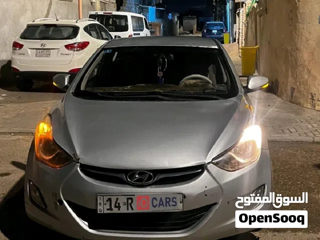 2012 هيونداي افانتي Standard