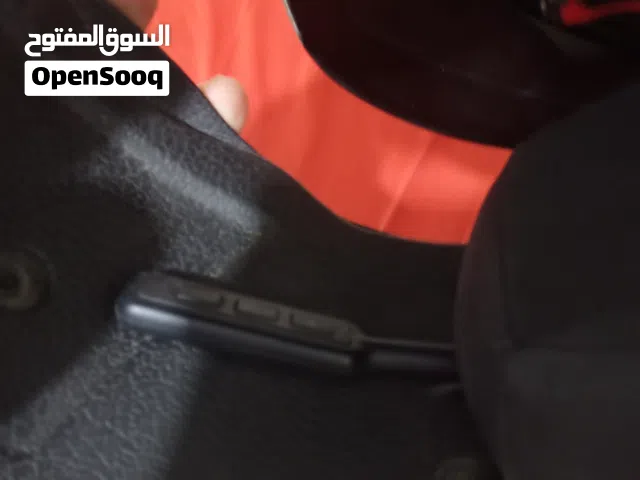 ما شاء الله الخوذه بس البلاستيكيه الاماميه فاكه وفيها نضاره وسماعه ونضام سلامه عالي