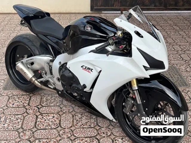 للبيع او للبدل سبي ار 1000r
