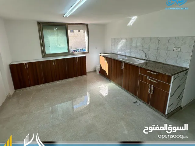 شقه غير مفروشه بالقرب من ديوان الموظفين ام الشرايط