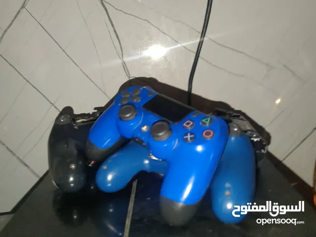 بلايستيشن 4 للبيع مع 3 ايادي ولعبة دث انورد 2 وجميع إسلاكه ب 800 شيكل في الخليل