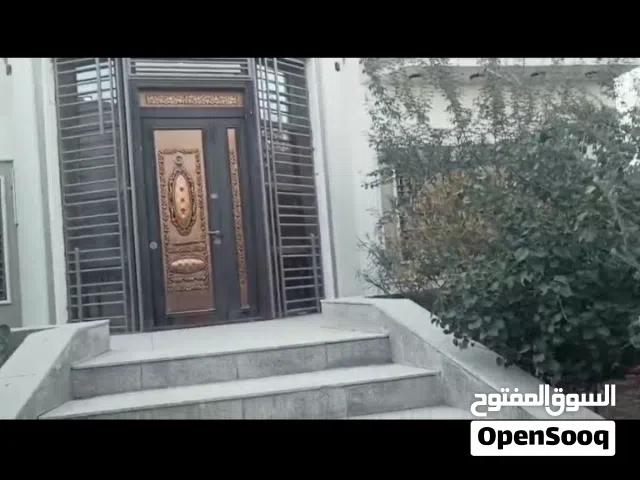 نصف دونم مع بيت مساحه 300 مربع