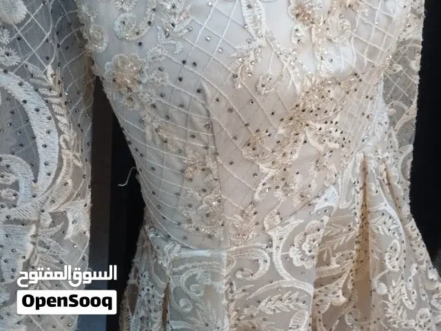 فستان ملوكي فاخر للبيع