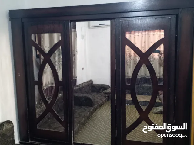 خزانه للبيع بحالة جيدة جدا وبسعر ممتاز