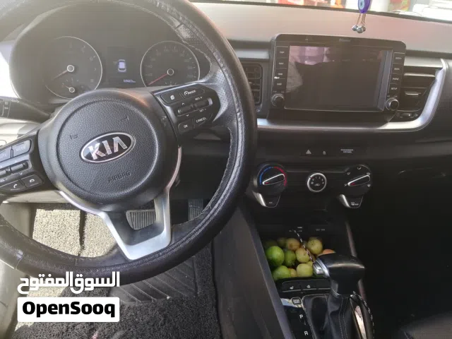 2018 كيا ستونيك Standard