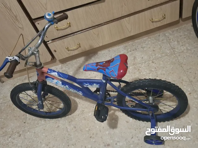 بسكليت مع مساعدات قياس 16