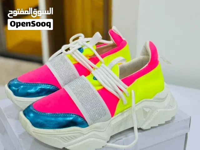 للبيع احذية رياضية و كعب و فلات