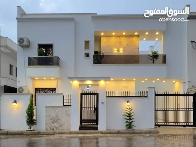 420 m2 4 Bedrooms Townhouse for Sale in Tripoli Ain Zara